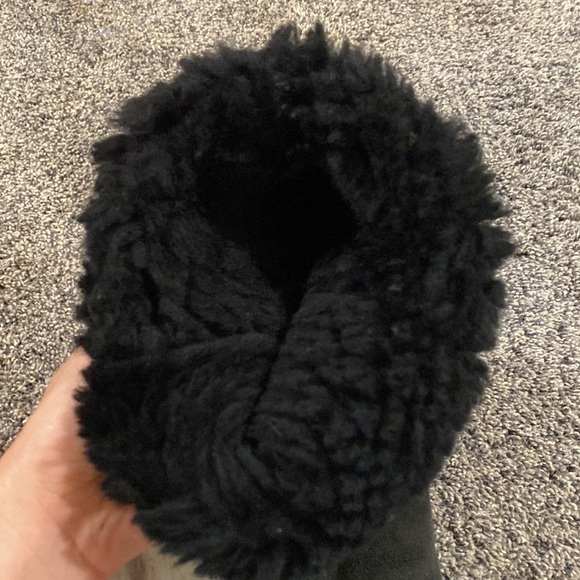 Black UGG boots - Picture 5 of 6